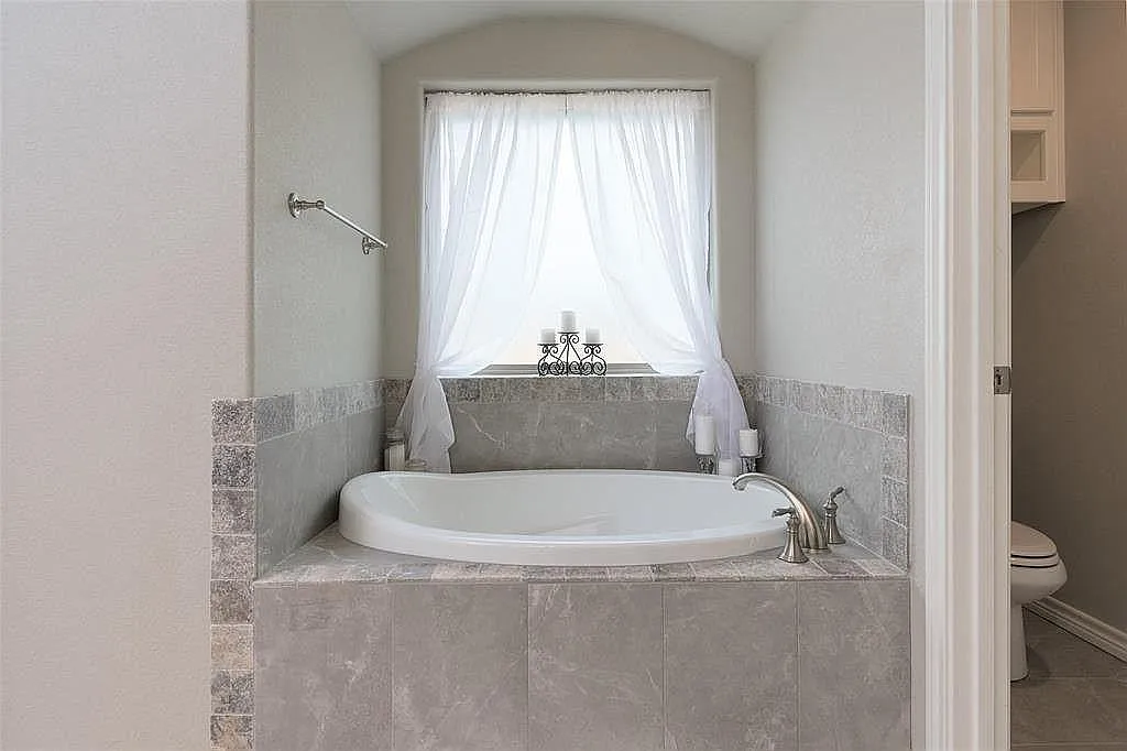 4 bed, 1764 sqft, $2,300 — Photo 2