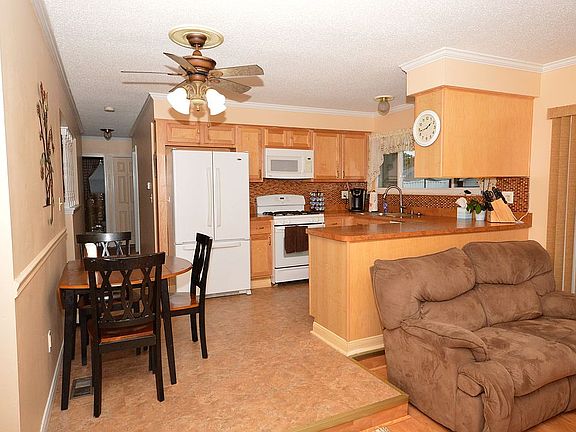 2nd image of 14985 Yorkshire St