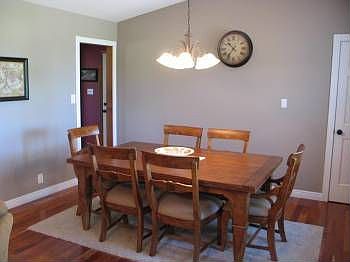 5th image of 876 High Meadow Ct