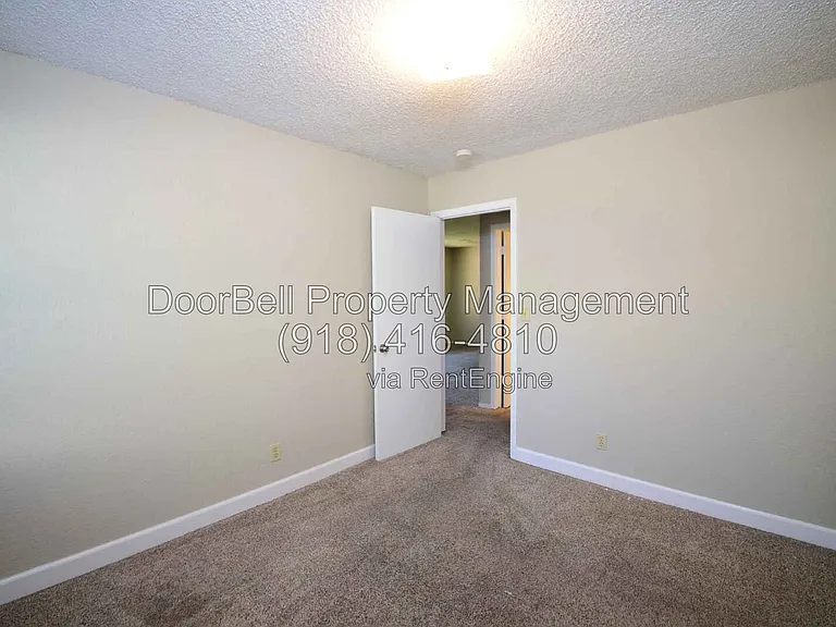 740 W Commercial St — Photo 13