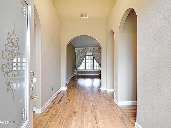 2nd image of 4824 Bowie Ln