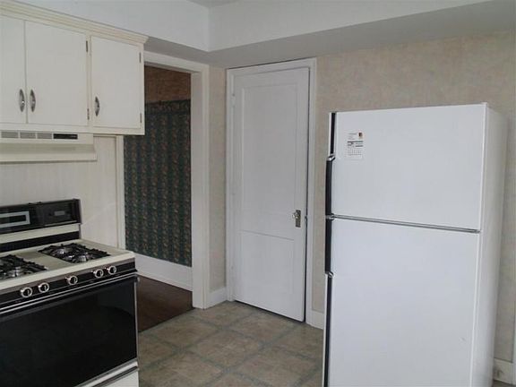 4th image of 311 E Madison St