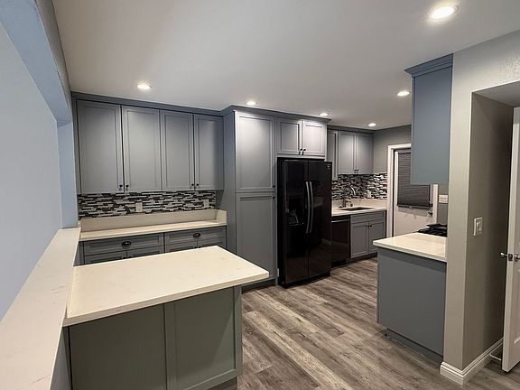 5th image of 391 N Wilson Ave APT 3