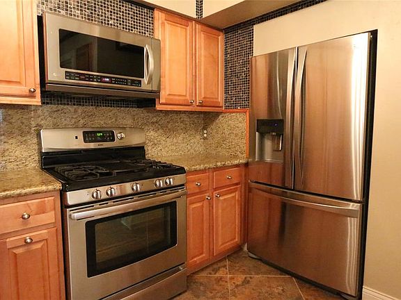 3rd image of 17931 Lake Manor Dr