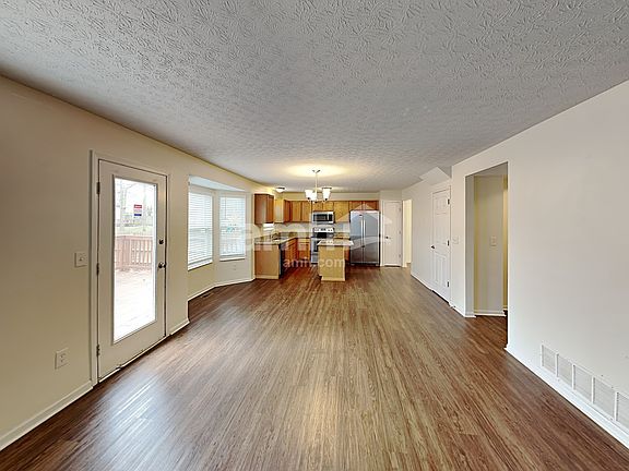 4th image of 1582 Meadowlark Ln