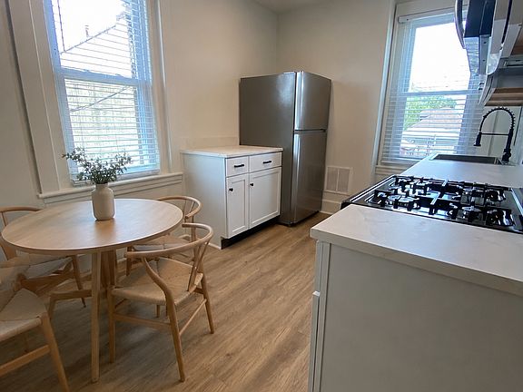 3rd image of 211 S 17th St #2