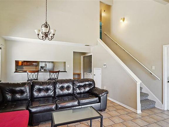 4th image of 2113 Breckenridge Dr