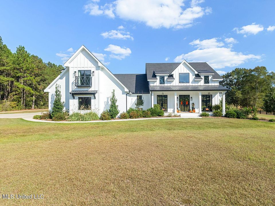 1st image of 8 Grady Ln