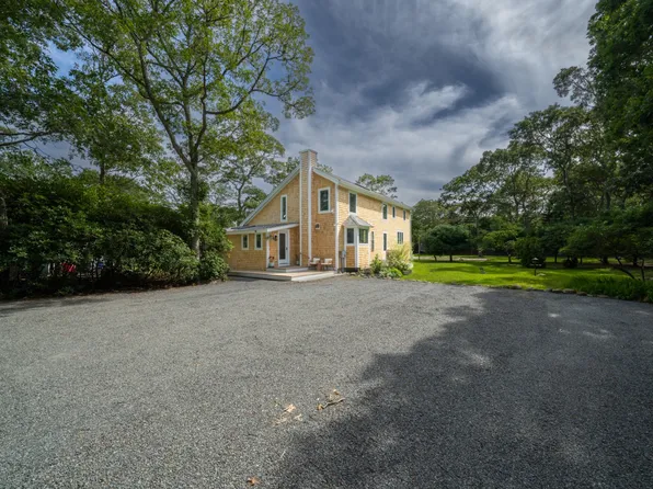 229 Oak Ln, West Tisbury, MA 02575
