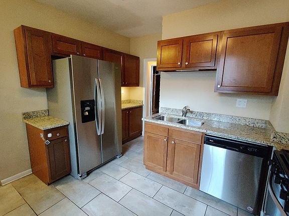 3rd image of 1277 Cavell Ave
