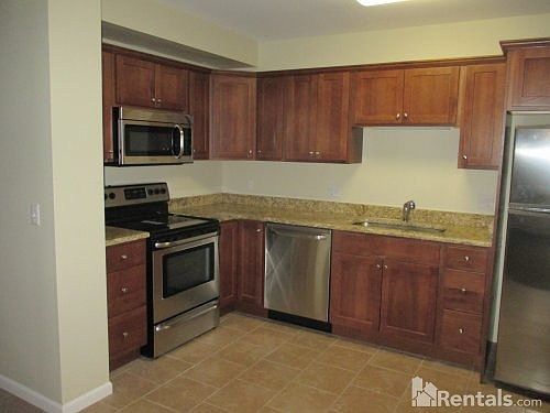 5th image of 230 Canal St APT 102