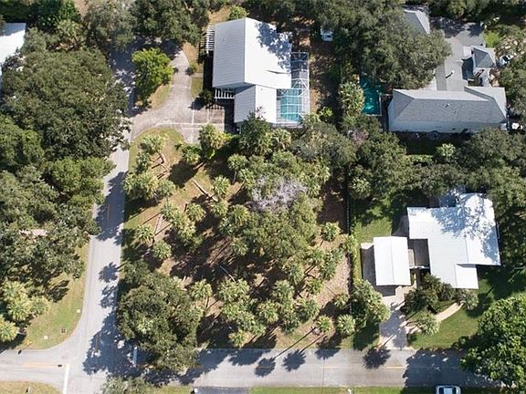 2nd image of 806 Flamevine Ln