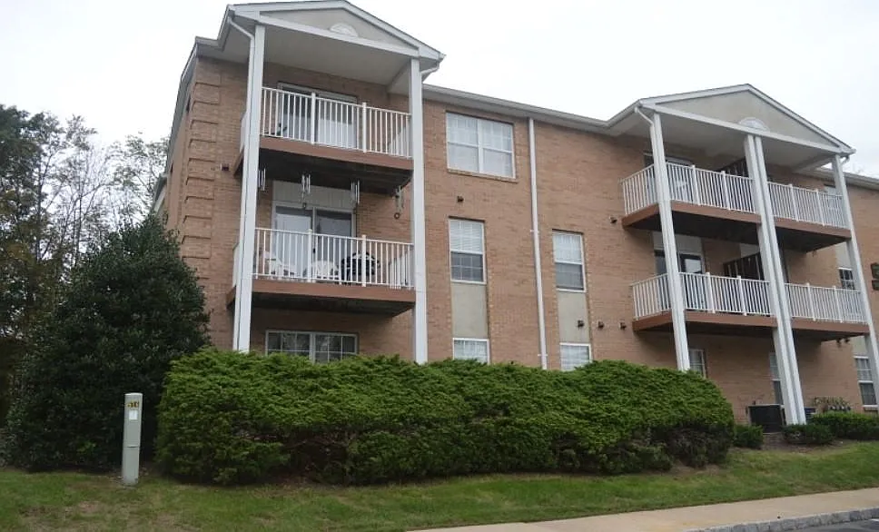 3 bed, 2.5 bath, 1768 sqft, $3,250 — Photo 2