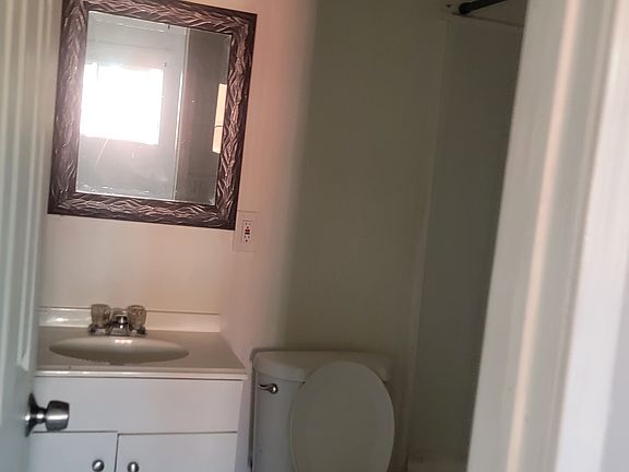 5th image of 4260 Division St