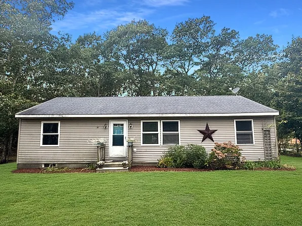 30 Teaberry Ln, Edgartown, MA 02539