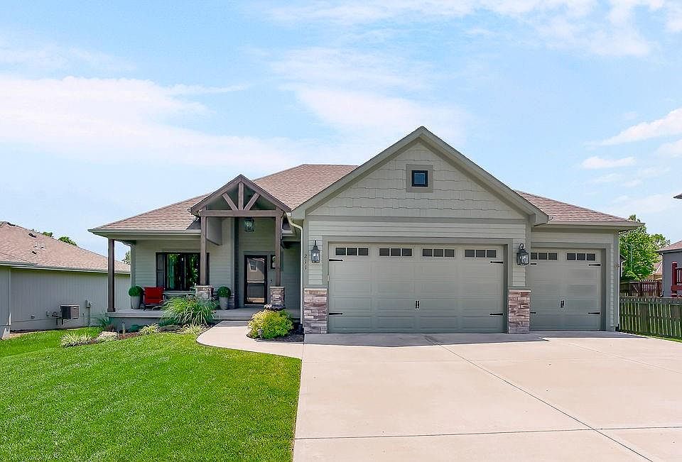 1st image of 211 Broadmoor Dr