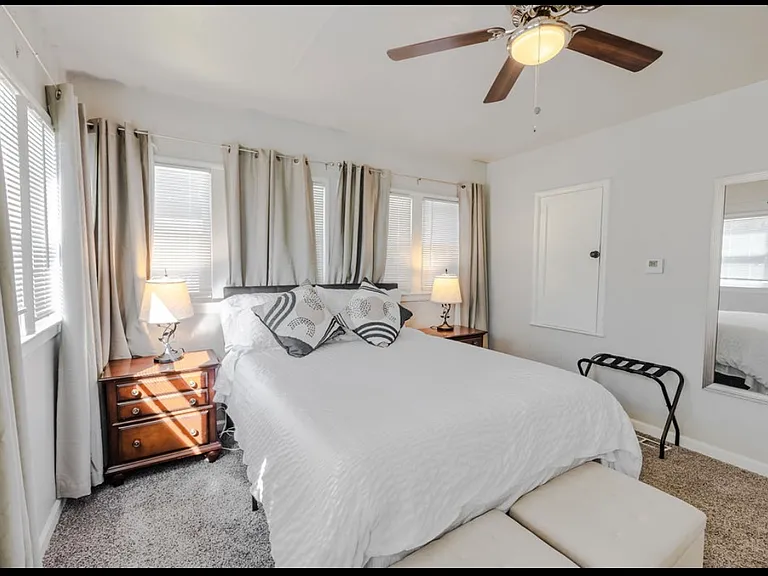 318 W Florinda St #A — Photo 23