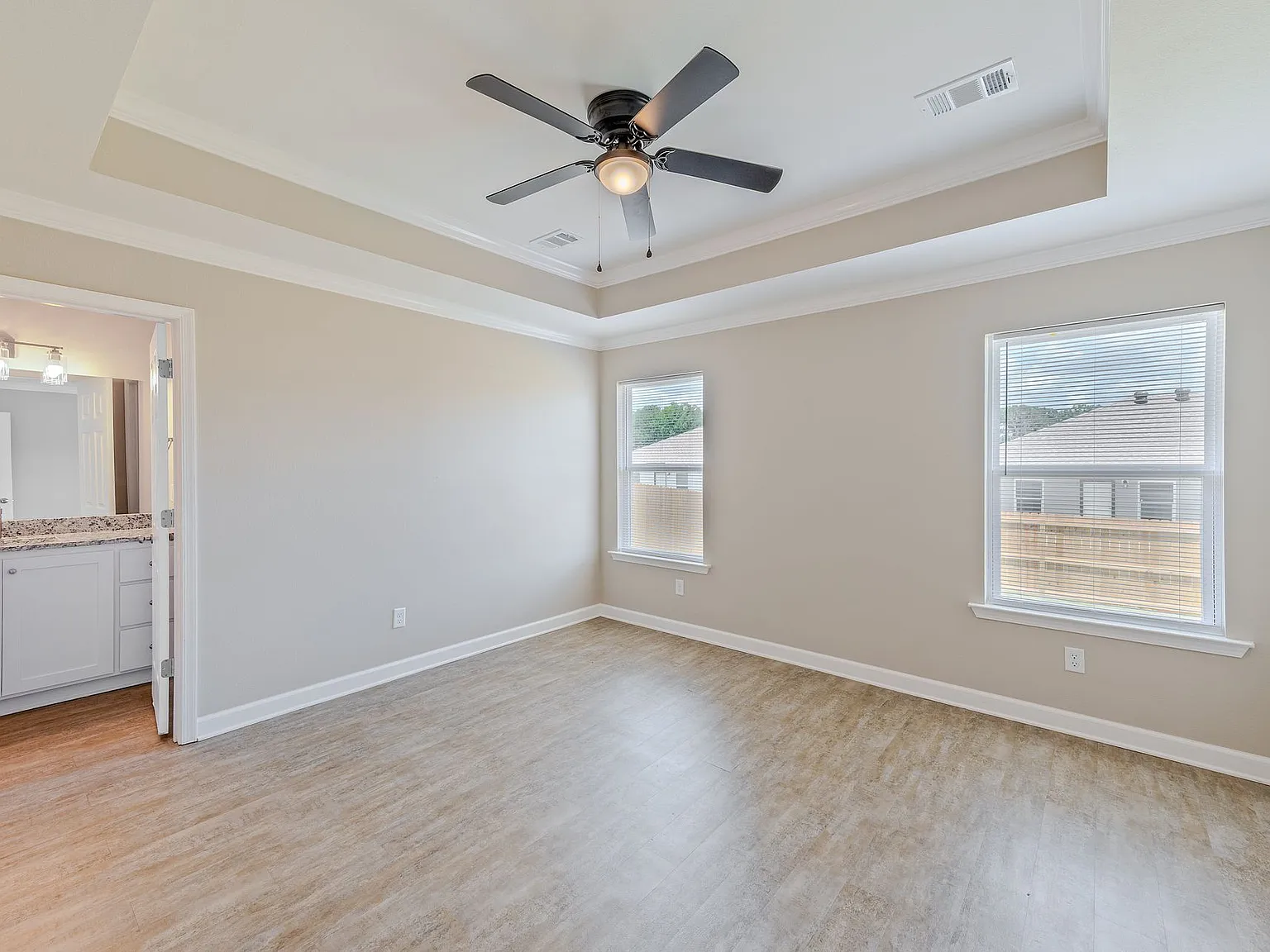 612 Timberline Rd — Photo 4