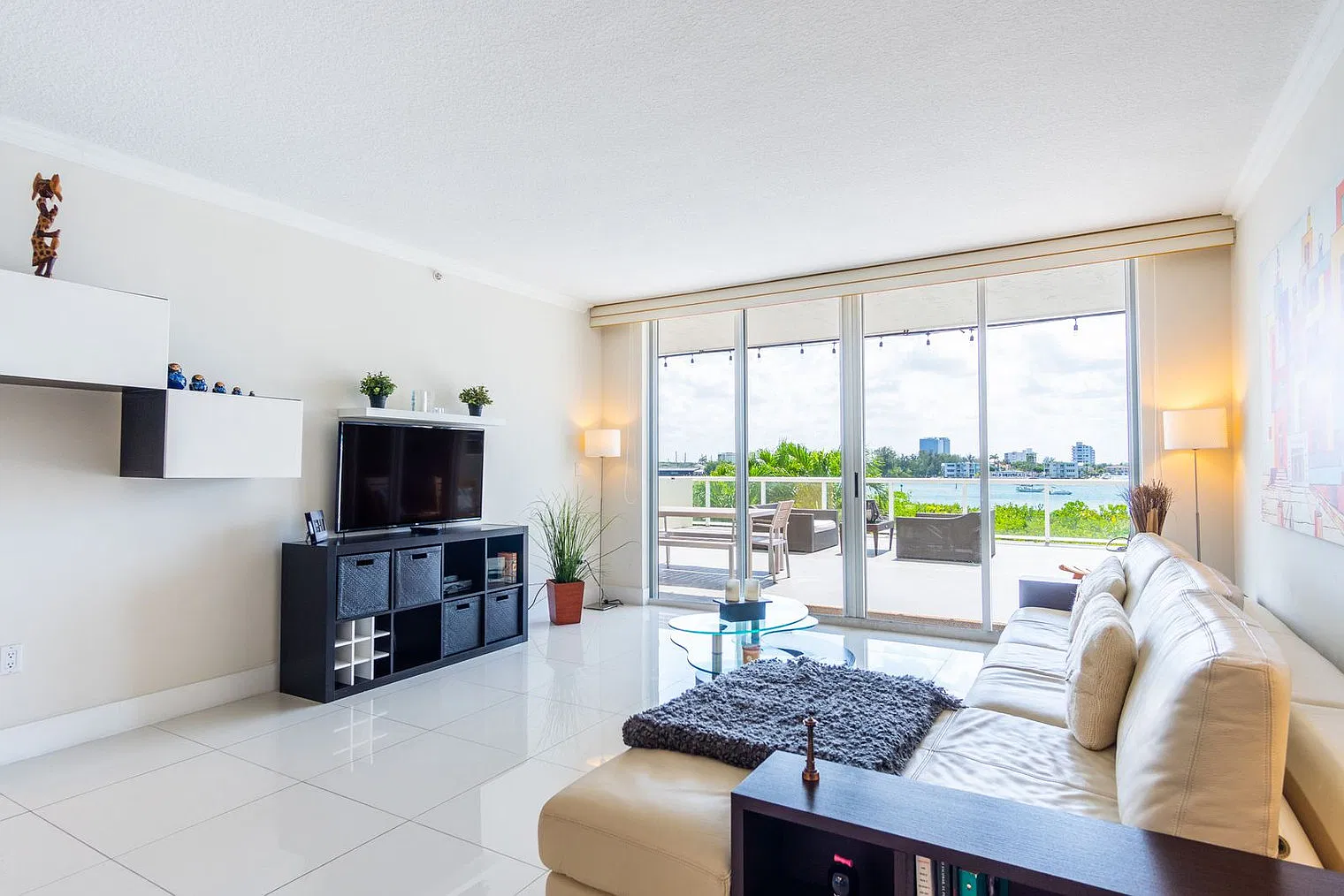 2 bed, 2.0 bath, 1302 sqft, $8,380 — Photo 2