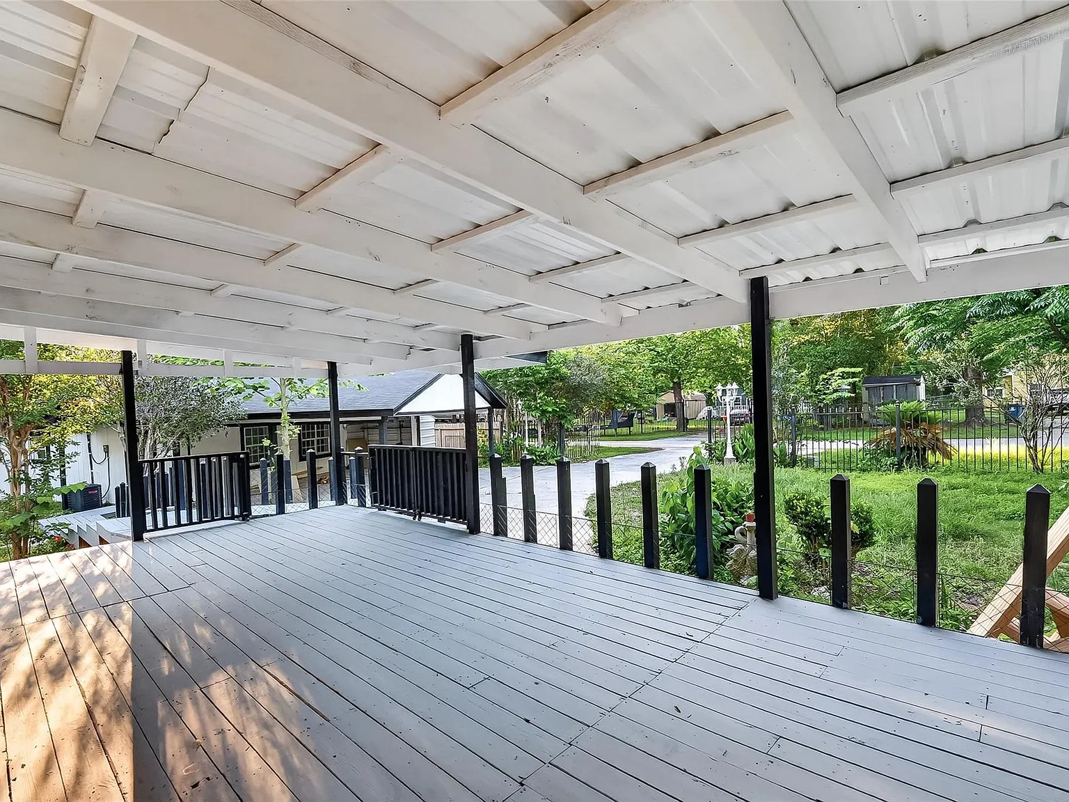 5 bed, 4.0 bath, 2564 sqft, $1,900 — Photo 3