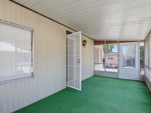 3rd image of 10383 Larkin Rd