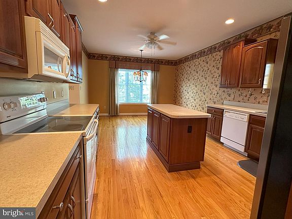 4th image of 819 Buckner Dr