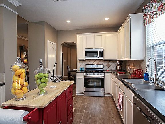 4th image of 18831 Squirrel Oaks Dr