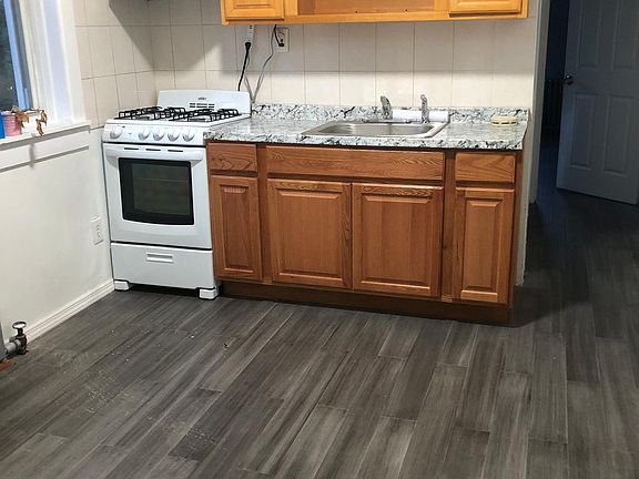 3rd image of 2739 Ericsson St Floor 1