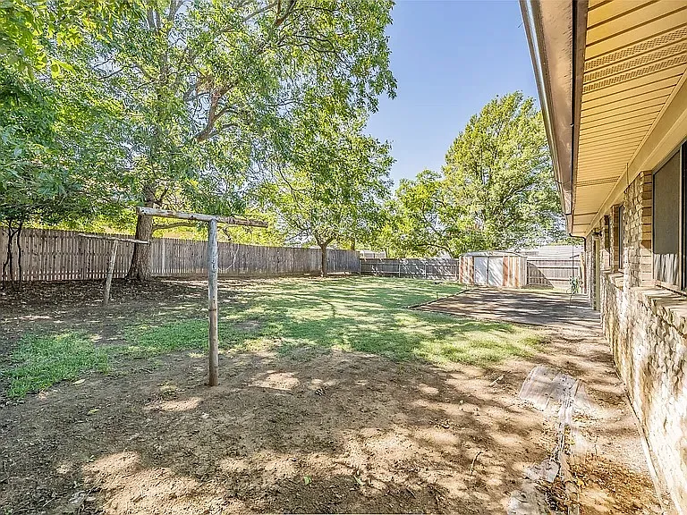3 bed, 1267 sqft, $1,900 — Photo 4