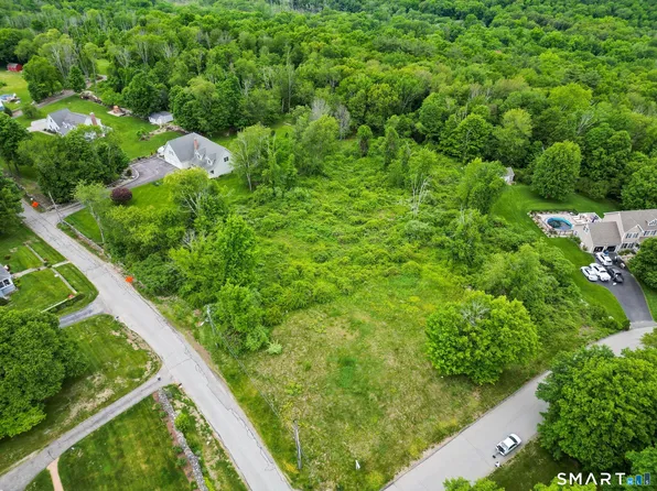 2 Lorrie Anne Drive, Montville, CT 06370