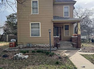 206 N Highland Ave, Chanute, KS 66720