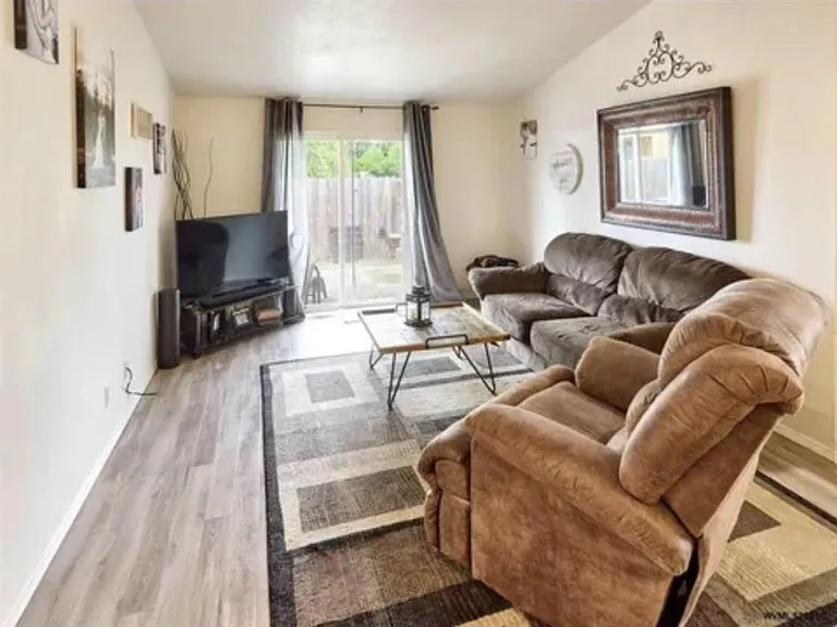 1307 Aqua St SE — Photo 6