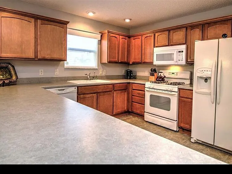 1228 Estill Ave — Photo 11