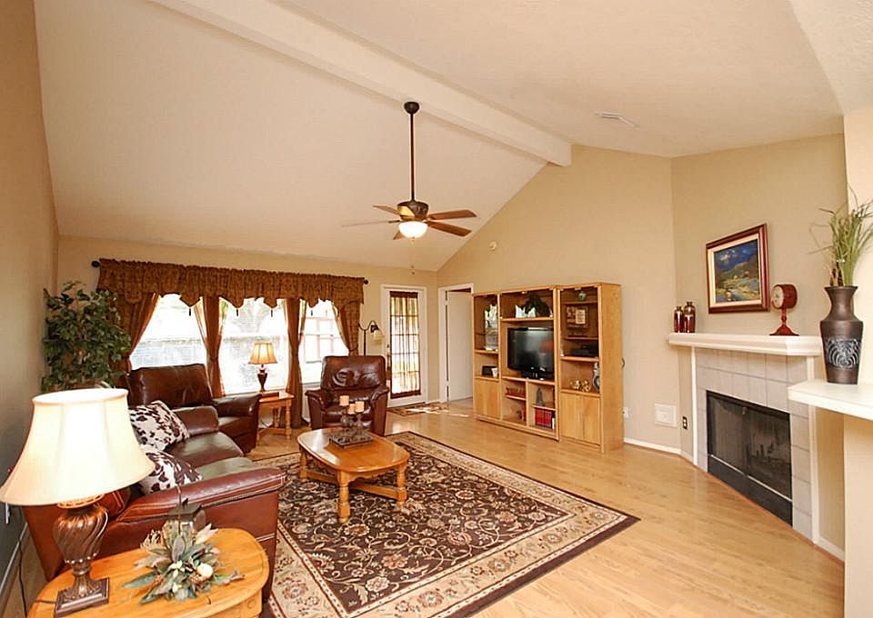 1st image of 3820 Oak Dale Dr