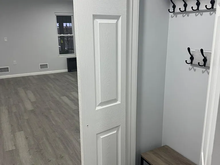 3748 Bayview Ave — Photo 4