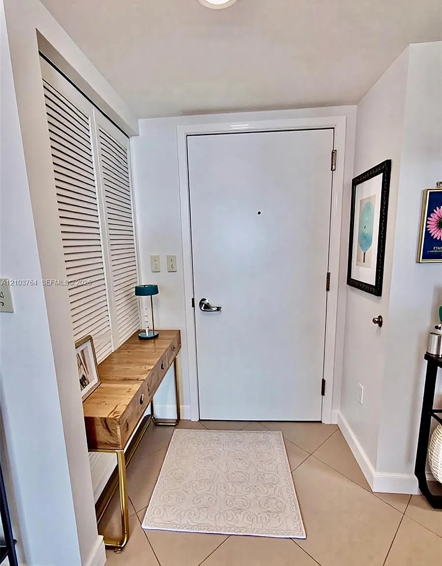 1800 Club Condo — Photo 3