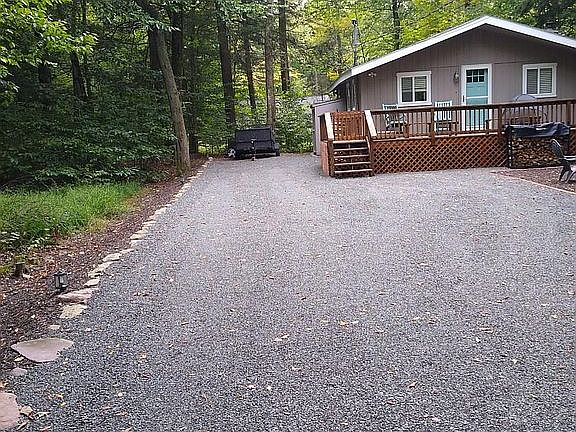 3rd image of 312 Meadowbrook Ct