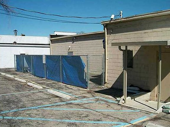 3rd image of 3533 Monroe St