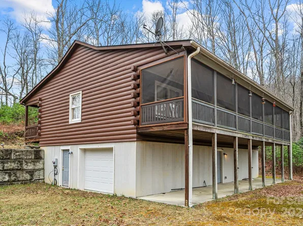 12 Squirrels Run Rd, Lake Toxaway, NC 28747