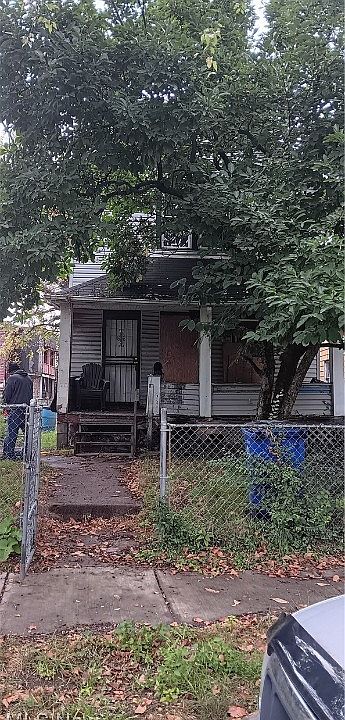 1st image of 2828 E 69th St