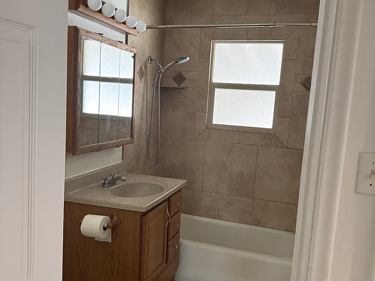 823 S Main St — Photo 6