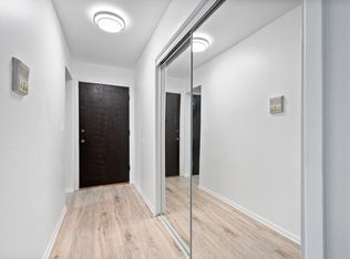 6645 N California Ave #302, Chicago, IL 60645