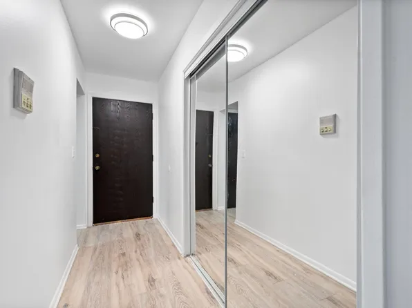 6645 N California Ave #302, Chicago, IL 60645