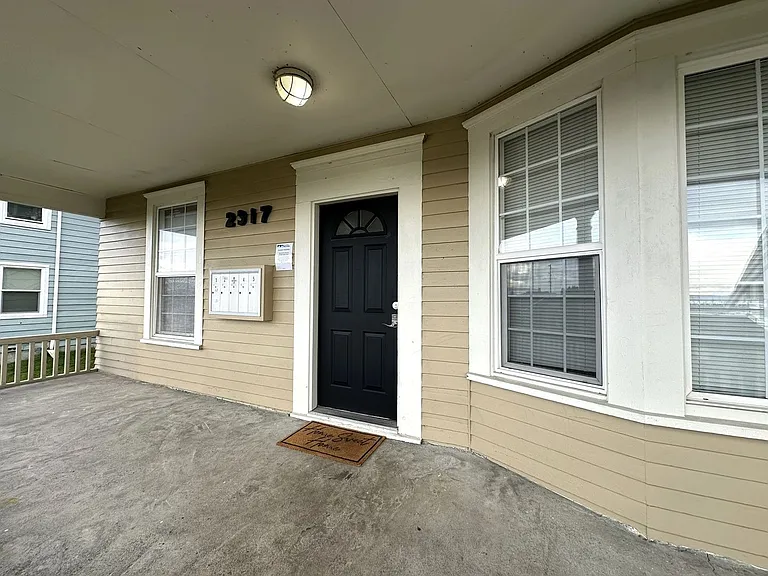2317 Grand- 5 Unit — Photo 24