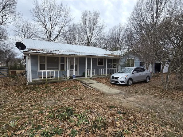 203 W Parks St, Prairie Grove, AR 72753