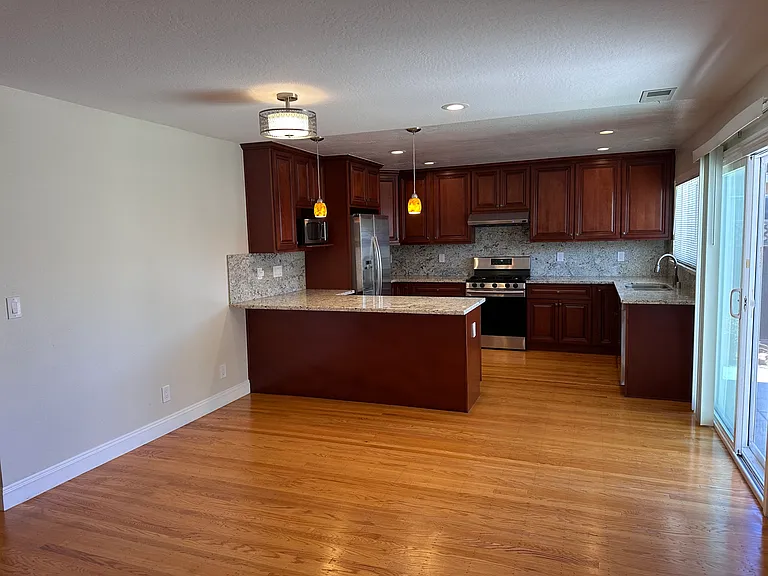 2913 Daisy Ct — Photo 7