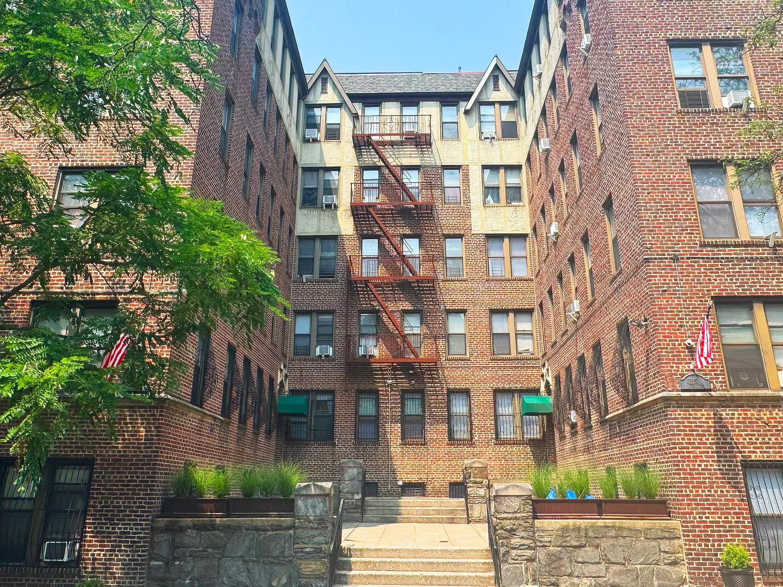 2 bed, 925 sqft, $2,300 — Photo 3