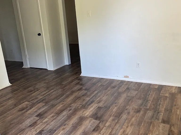 700 E Austin St #B — Photo 8
