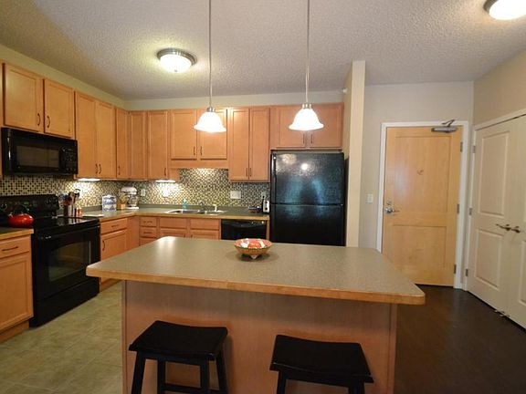 3rd image of 619 8th St SE #E-211