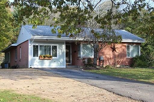 2nd image of 25 Greenville St